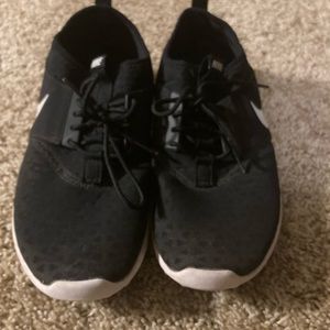 Nike women’s size 10 sneakers